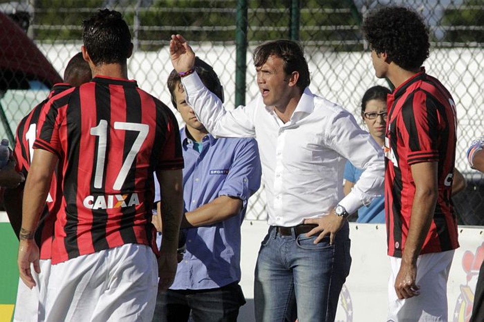Petkovic orienta o Atlético na derrota para Cianorte: Furacão precisa buscar pontos para fugir do torneio da morte | Ivan Amorim / Gazeta do Povo