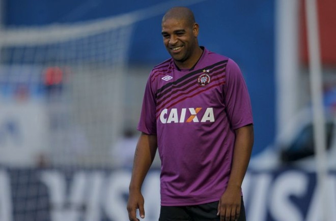 Adriano durante o aquecimento dos jogadores atleticanos |