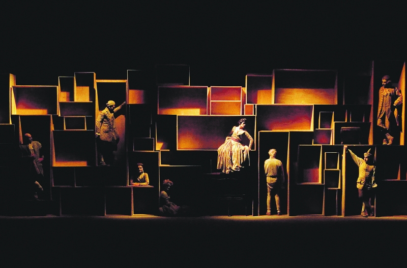 Cenário da peça O Avarento, de 2006: última atuação do ator Paulo Autran no teatro em espetáculo com a marca da Sutil | Arquivo da Sutil Cia. de Teatro