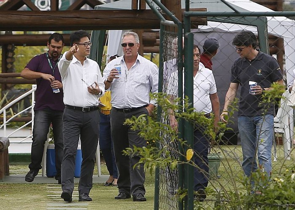 Coordenador-geral da Fifa para Curitiba, sul-coreano Man Gim Shil, foi ao Ecoestádio Janguito Malucelli após vistoria na Arena | Henry Milléo / Gazeta do Povo
