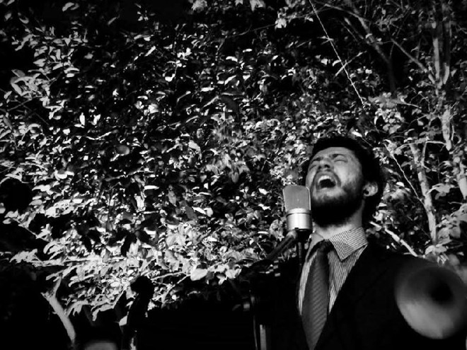 Carnequeimada, performance do Coletivo de Pequenos Conteúdos: múltiplas referências | 