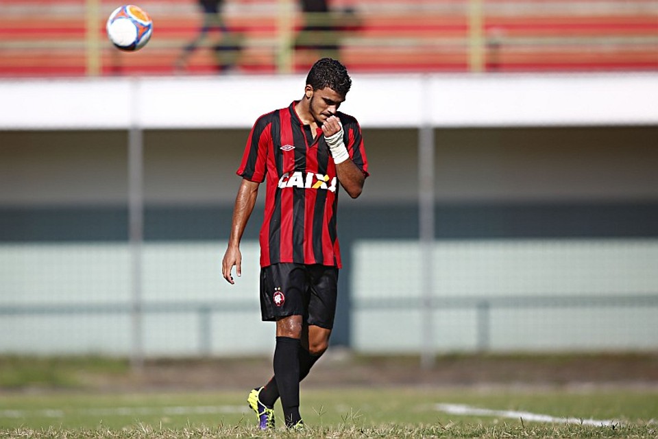 Mosquito fez seu primeiro gol como profissional em sua estreia no sub-23 atleticano | Felipe Rosa/ Tribuna do Paraná