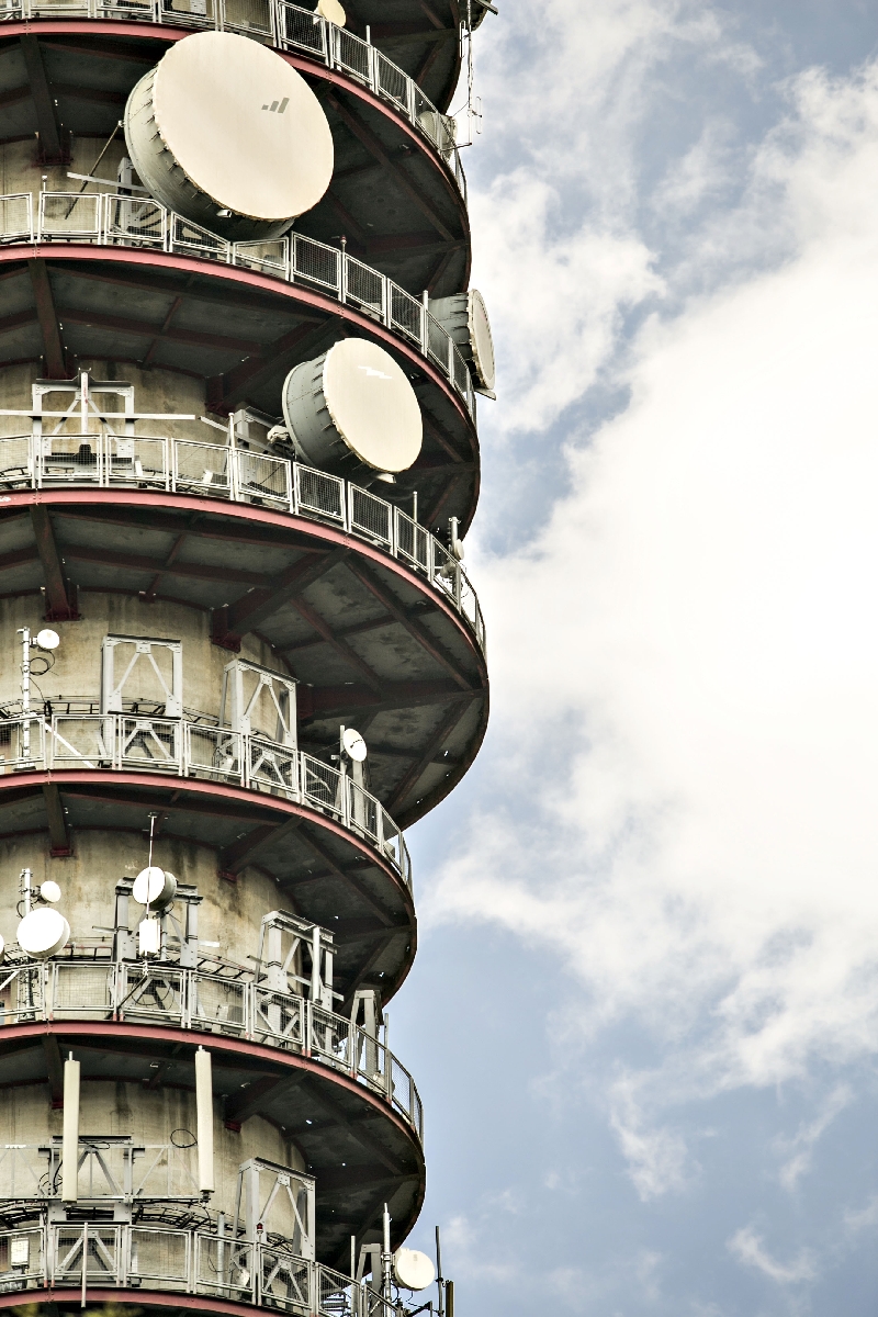 Apesar do aumento no número de antenas, a qualidade do sinal de celular e internet ainda é alvo de queixas na capital | Marcelo Andrade/ Gazeta do Povo