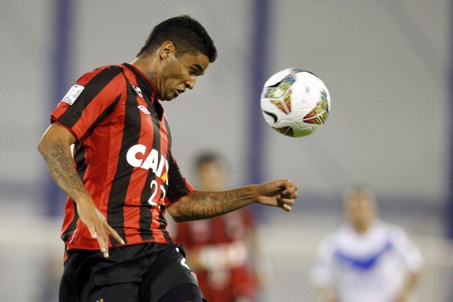 O uruguaio Matías Mirabaje fez sua primeira partida como titular do Furacão |