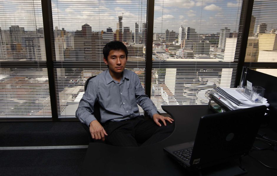 O recém formado Robson Ishii elogia o método aplicado nos jogos de empresas: proximidade com a realidade. | Jonathan Campos/Gazeta do Povo