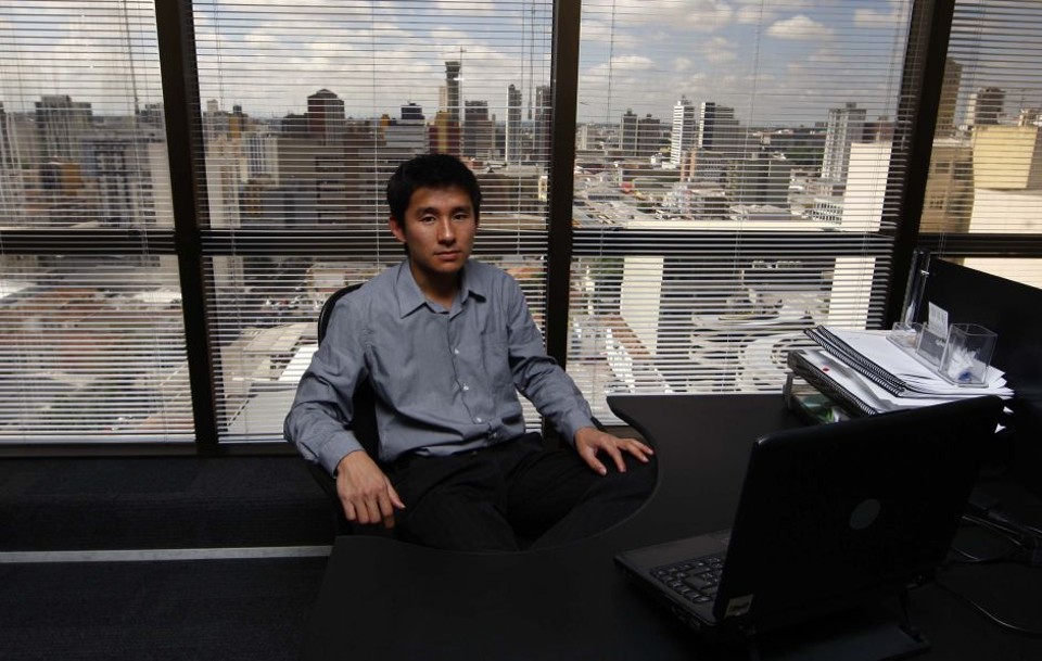 O recém formado Robson Ishii elogia o método aplicado nos jogos de empresas: proximidade com a realidade. | Jonathan Campos/Gazeta do Povo