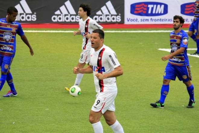 Washington agora veste a camisa do Atlético em campeonatos de futebol 7 |