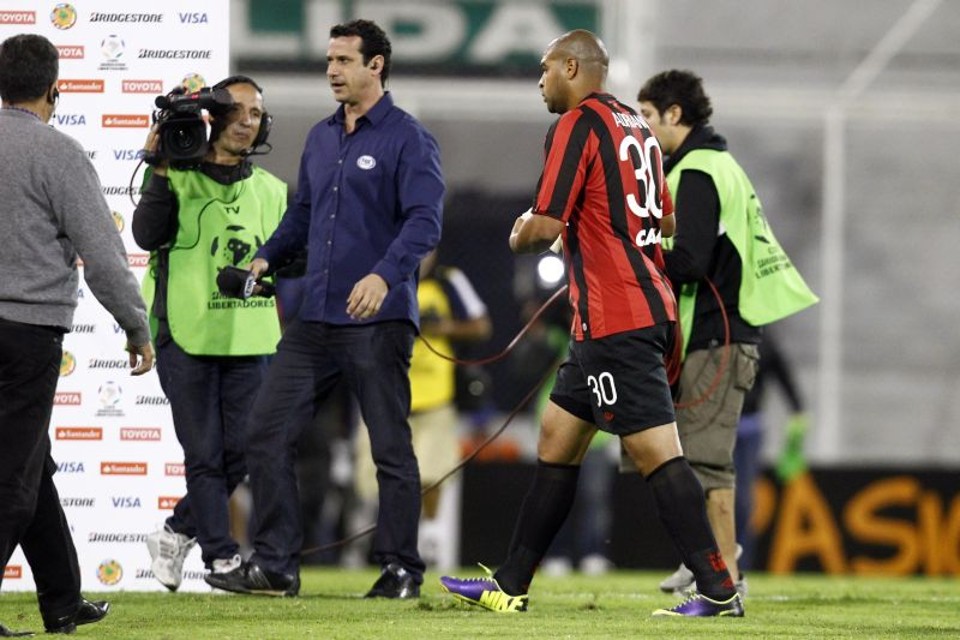 Adriano saiu de campo irritado após jogar apenas 11 minutos contra o Vélez | Albari Rosa / Gazeta do Povo
