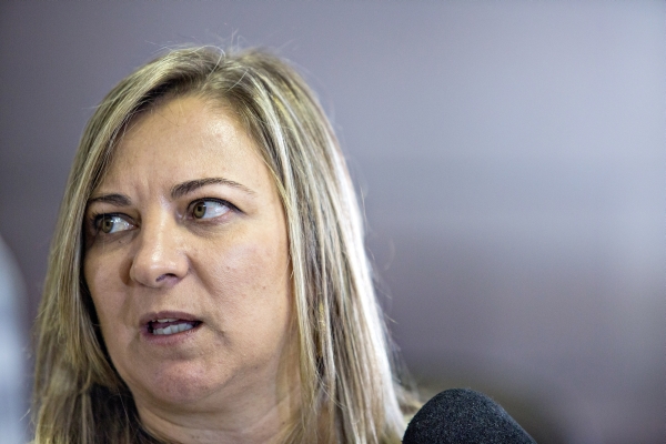 A secretária Jozélia Nogueira apresenta os números hoje | Brunno Covello/ Gazeta do Povo