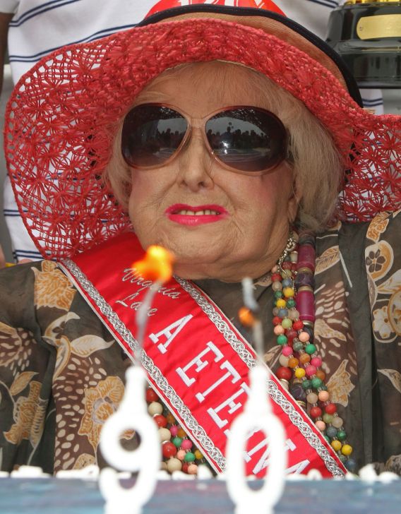 Festa de 90 anos da ex-vedete Virgínia Lane | Urbano Erbiste/CPdocJB/Folhapress