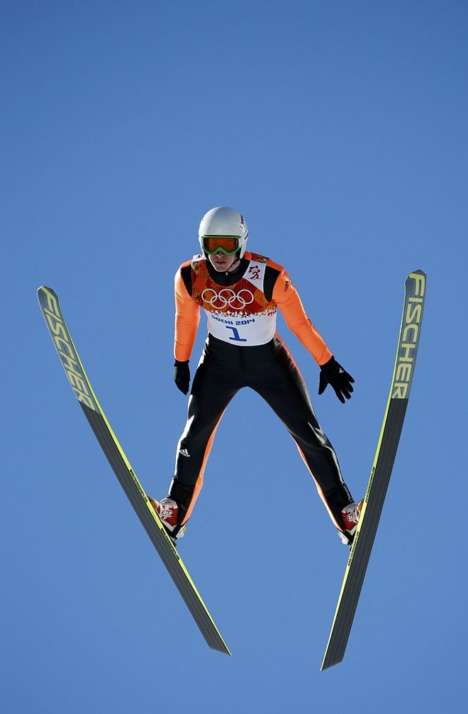 Russo Evgeny Klimov no salto de esqui |
