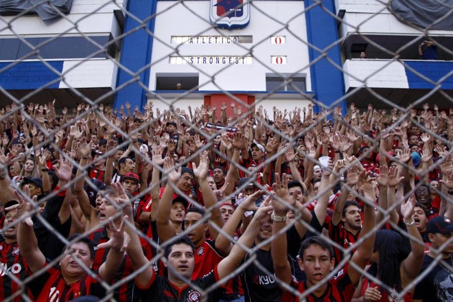 Atleticanos compareceram em massa à estreia na fase de grupos da Libertadores, na Vila Capanema |