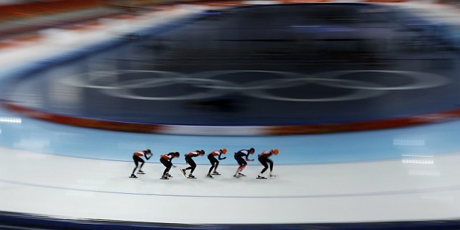 Os holandeses usaram a pista longa da patinação de velocidade |