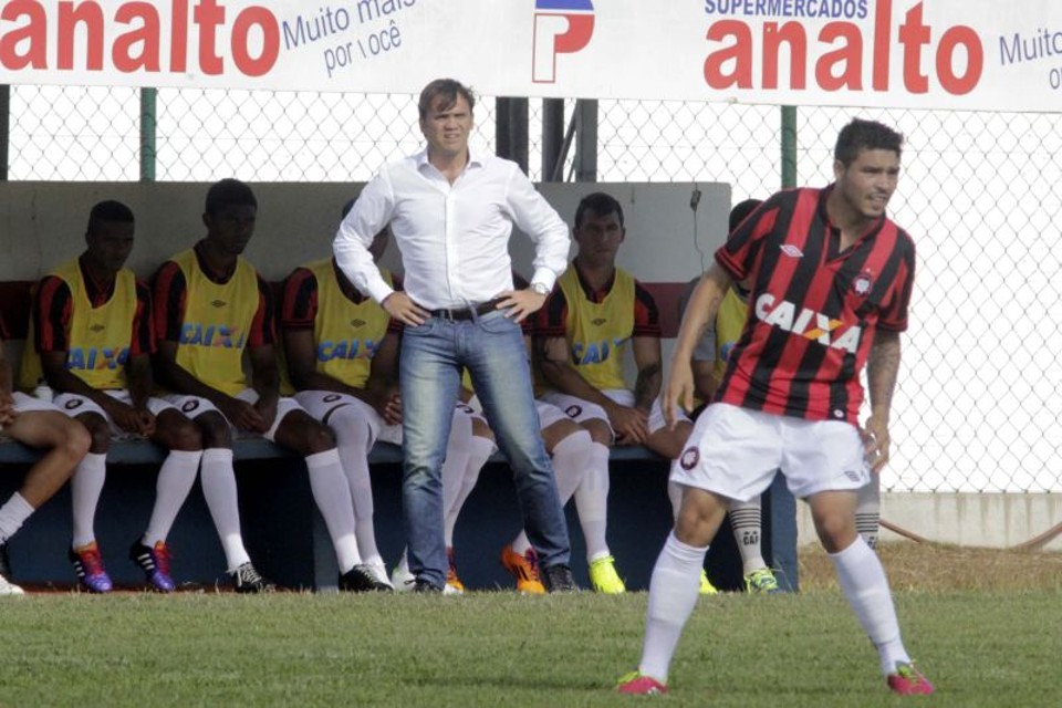 O técnico Petkovic durante derrota do Atlético para o Cianorte no interior do estado | Ivan Amorim