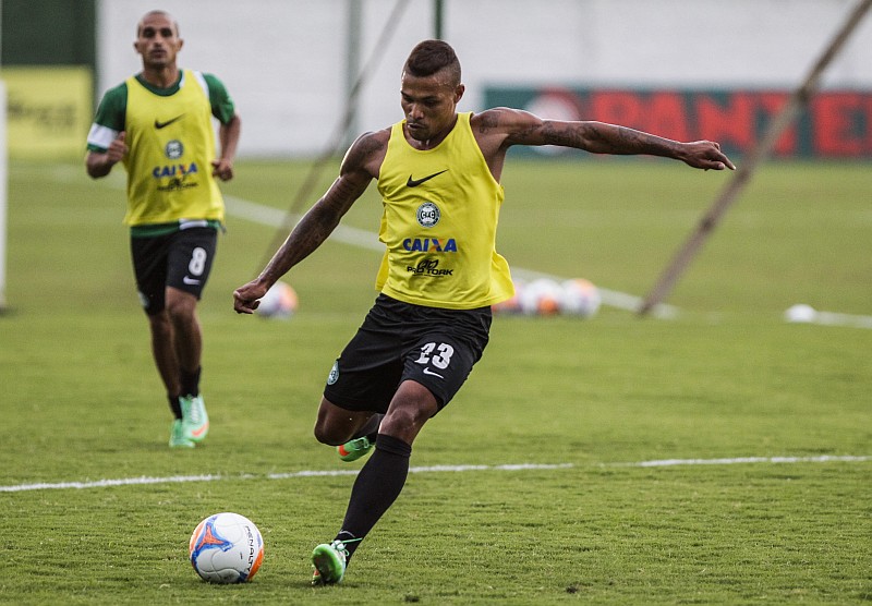 Júnior Urso revela estar torcendo pelo Sporting Cristal na Libertadores | Daniel Castellano / Gazeta do Povo