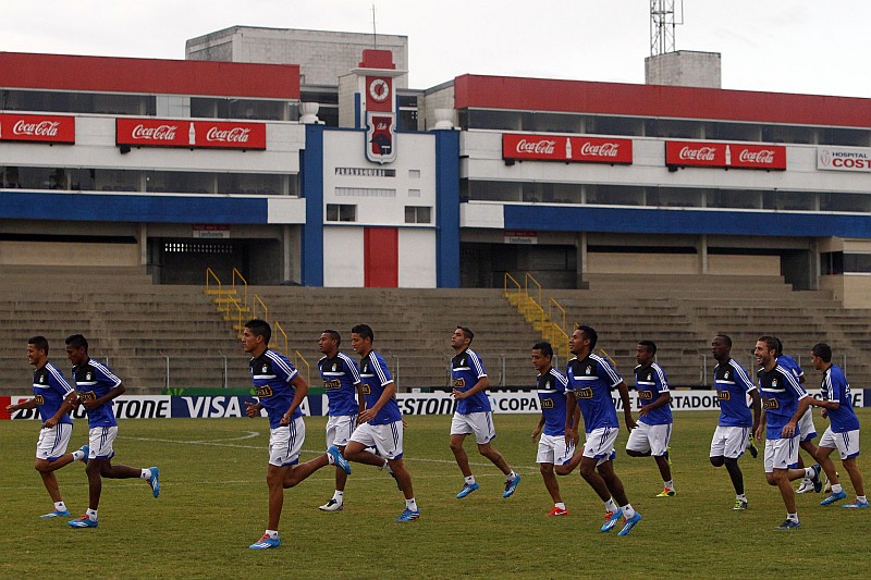 Sporting Cristal fez reconhecimento na Vila Capanema na tarde desta terça-feira | Albari Rosa / Gazeta do Povo