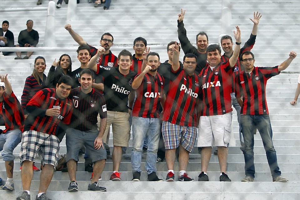Torcida atleticana ouviu versão argentina de gritos que faz em seu estádio | Albari Rosa / Gazeta do Povo