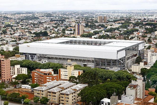 Operários conseguiram fechar a cobertura da Arena da Baixada |