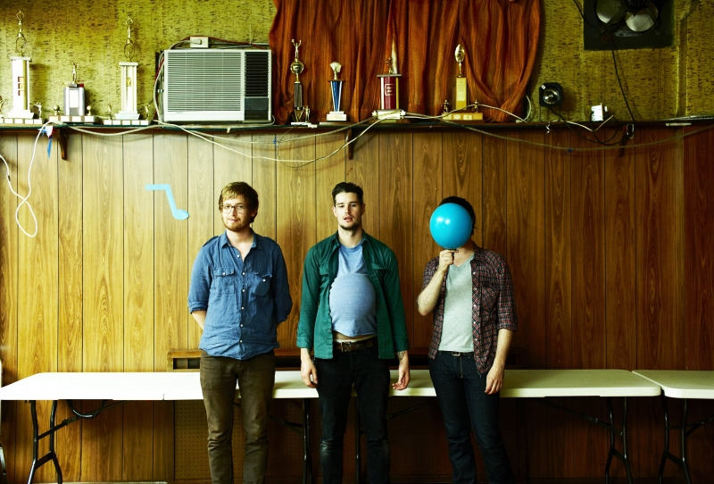 Trio METZ lembra uma certa banda chamada Nirvana | David Waldman/ Divulgação