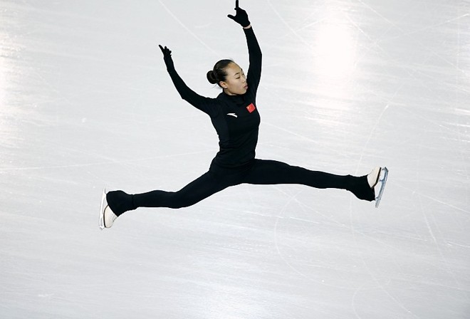 Zhang Kexin, da China, também testa as instalações da patinação artística |