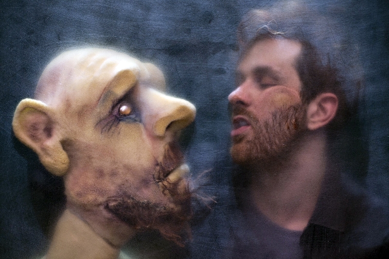 Bastardo!, solo de Duda Paiva que passou por Curitiba | Jaka Ivanc/Divulgação