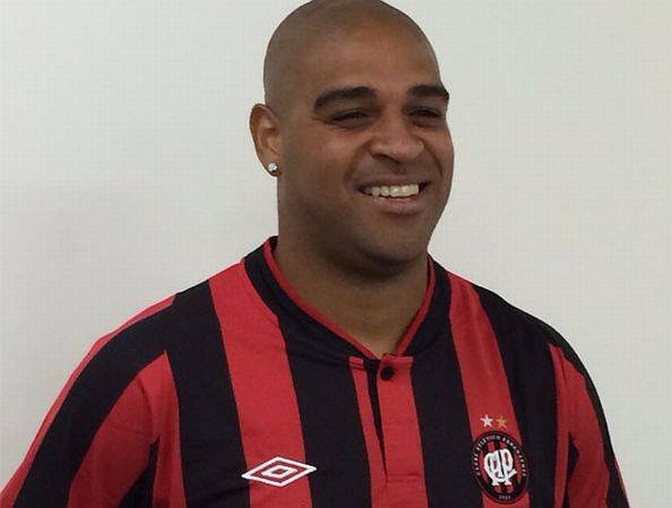 Adriano com a camisa rubro-negra: contrato de um ano. | Facebook Adriano Imperador