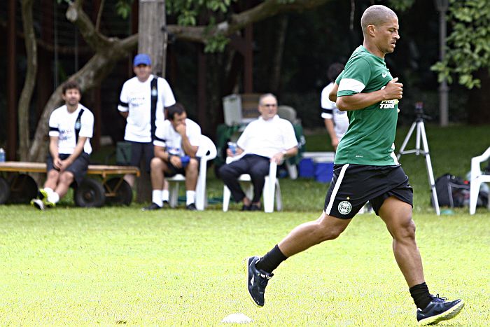 Comissão técnica e departamento de fisiologia do Coritiba fecham o planejamento da temporada de Alex nesta sexta-feira | Felipe Rosa / Gazeta do Povo
