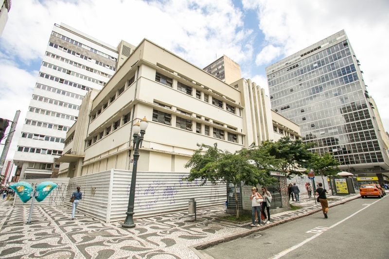Prédio do correio velho, no Centro da capital, não abrigará o espaço com acervo do poeta. Não há previsão para término do restauro do edifício, que voltará a ser agência | Daniel Isolani/ Gazeta do Povo