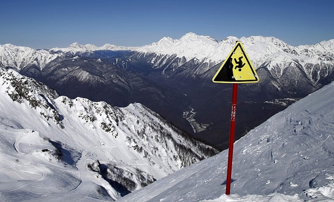 Visão geral do alto da montanha de Sochi em que se disputarão várias provas de esqui |