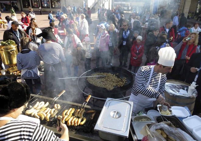 Pequena área de alimentação para os visitantes em Sochi |