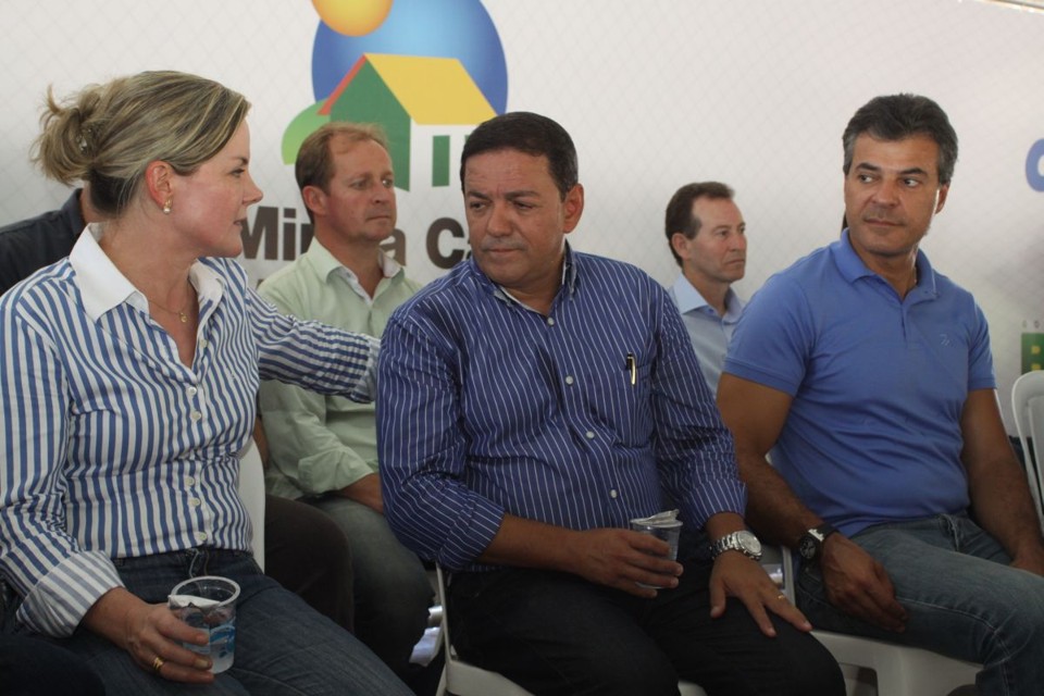 O prefeito de Umuarama, Moacir Silva (PDT), entre os dois pré-candidatos ao governo do Paraná | Antonio Roberto/Umuarama Ilustrado