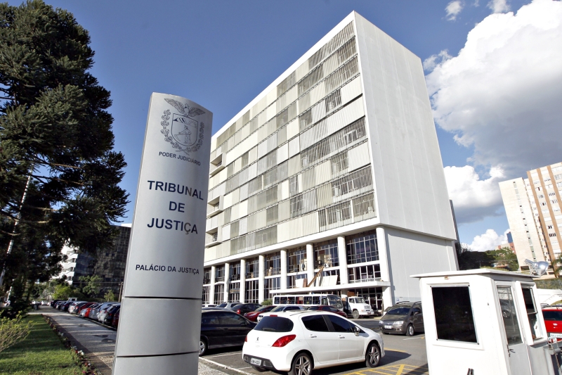 Sede do TJ, que está promovendo o concurso: maioria dos questionamentos tem sido rejeitada pelo STF, mas aprovados na seleção podem ter de esperar definição judicial para ocupar a vaga | Daniel Castellano/ Gazeta do Povo