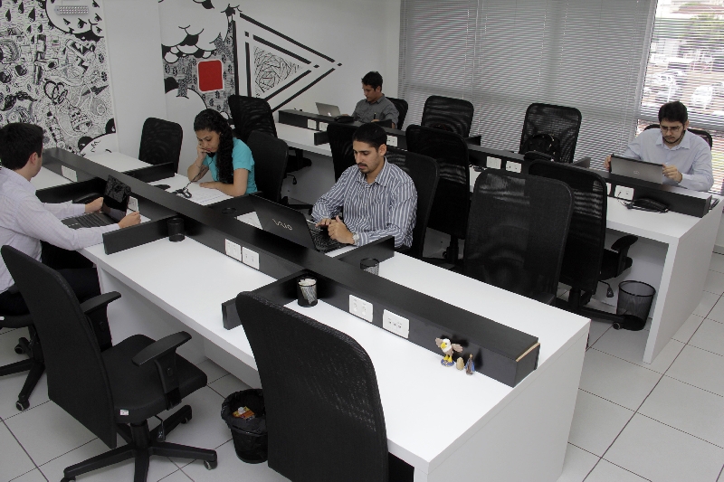 Empresas dividem espaço no Espaço Office: profissionais compartilham sala de reunião, telefone, internet e endereço fiscal | Paulo Matias/ Gazeta do Povo