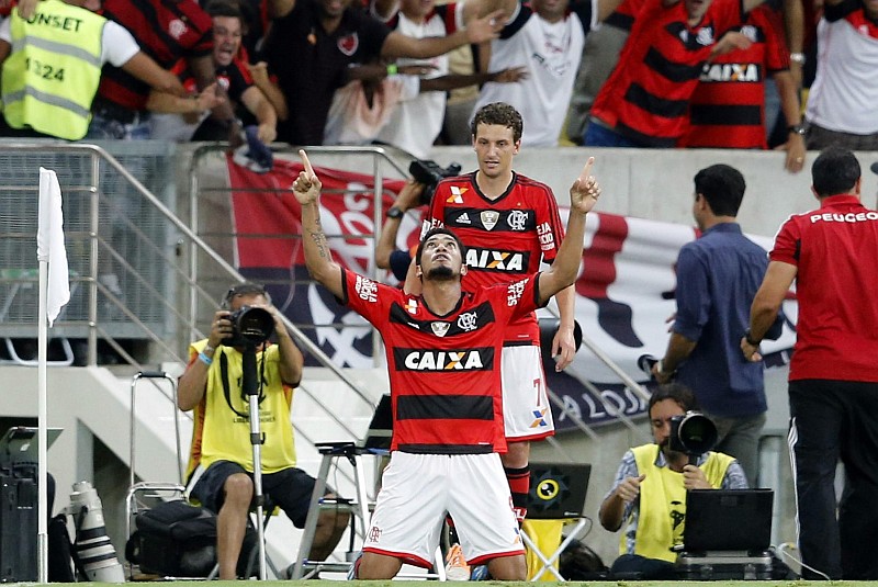 Hernane comemora o que pode ter sido seu último gol pelo Flamengo: atacante está sendo negociado e pode embarcar para a China nos próximos dias | Sérgio Moraes / Reuters