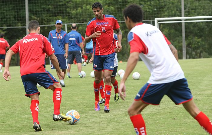 Zagueiro Naylhor, recuperado de lesão, pode retornar ao Paraná na partida contra o Rio Branco | Aniele Nascimento / Gazeta do Povo