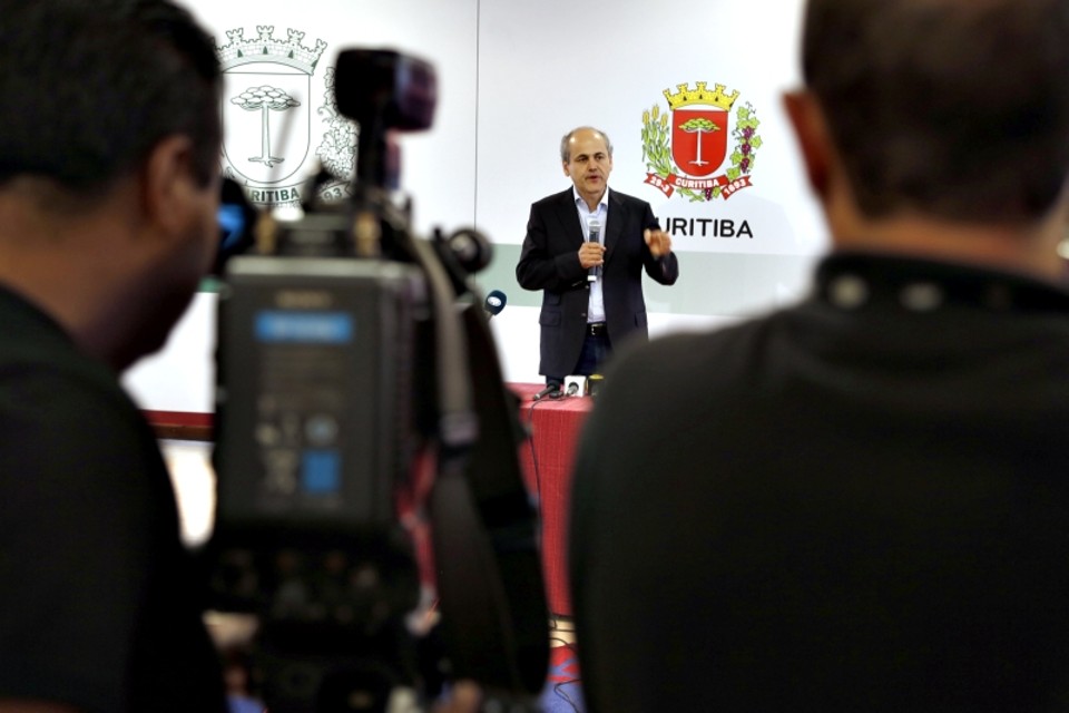 Tão logo a Fifa confirmou Curitiba na Copa, o prefeito Gustavo Fruet concedeu entrevista coletiva: Somos responsáveis pelos compromissos assumidos | Henry Milléo/ Gazeta do Povo