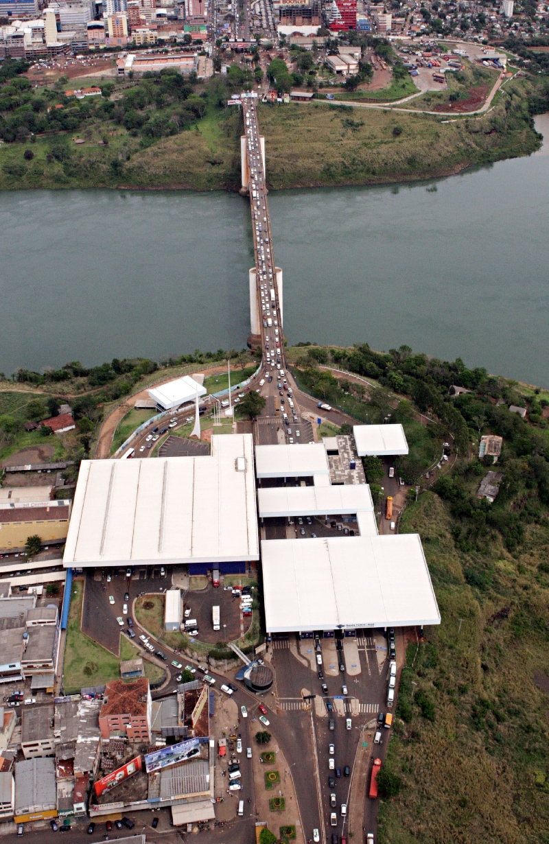 Ponte da Amizade: poder aquisitivo dos paraguaios está em alta | Christian Rizzi/ Gazeta do Povo