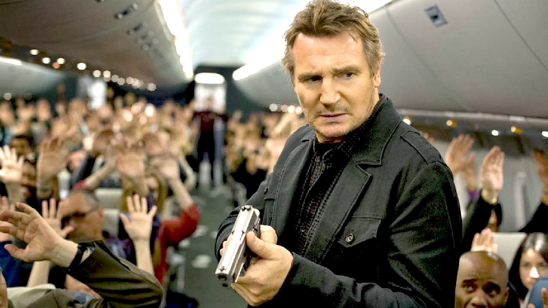 Ator veterano é um agente que cuida da segurança de aviões | Divulgação