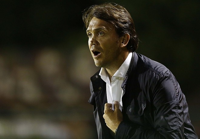 Petkovic passa instrução aos jogadores: técnico esteve bastante agitado durante a partida |