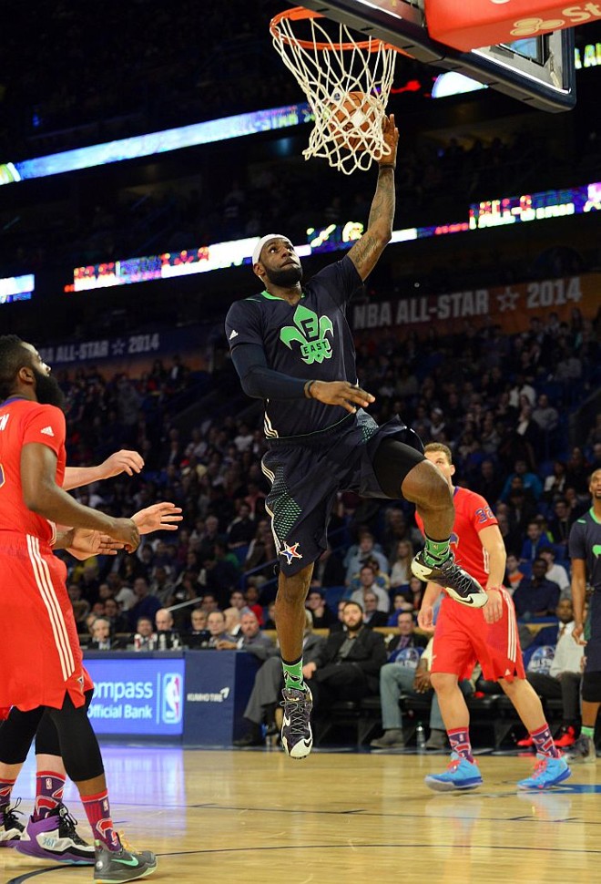 LeBron James enterra para a equipe da Conferência Leste |