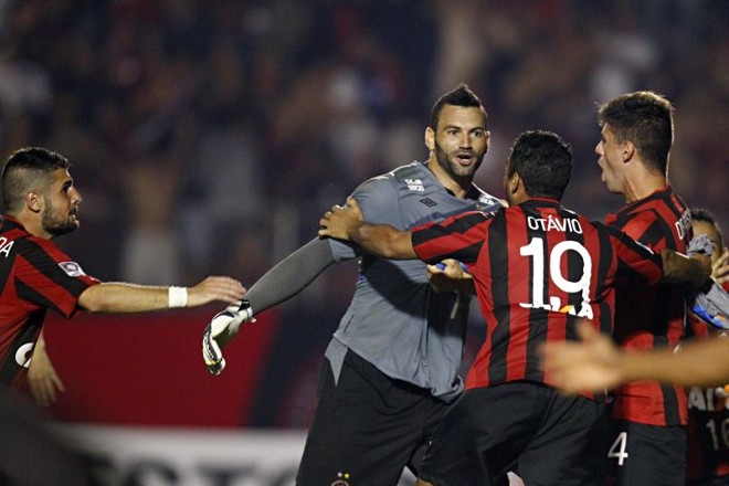 Festa atleticana na Vila Capanema |