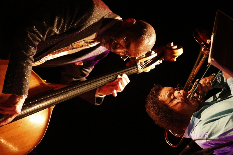 Referências internacionais em seus instrumentos, os músicos tocaram tanto jazz brasileiro quanto americano | Marcelo Andrade/Gazeta do Povo