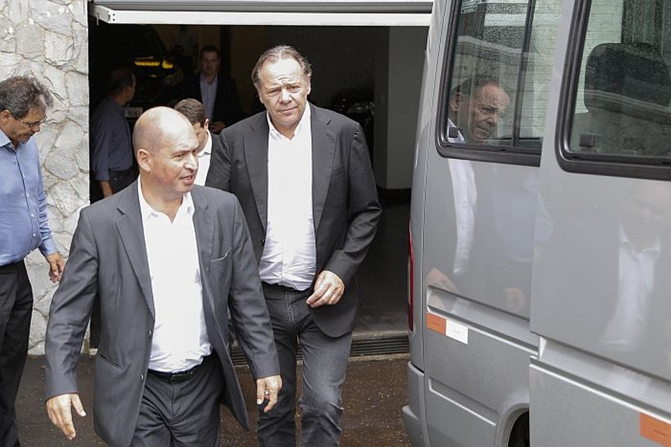 O consultor de estádios da Fifa Charles Botta (à direita) com o secretário municipal da Copa Reginaldo Cordeiro ao fim da reunião na prefeitura | Henry Milléo / Gazeta do Povo
