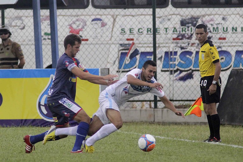 Cianorte e Londrina fizeram um jogo disputado no Albino Turbay | Ivan Amorin / Gazeta do Povo