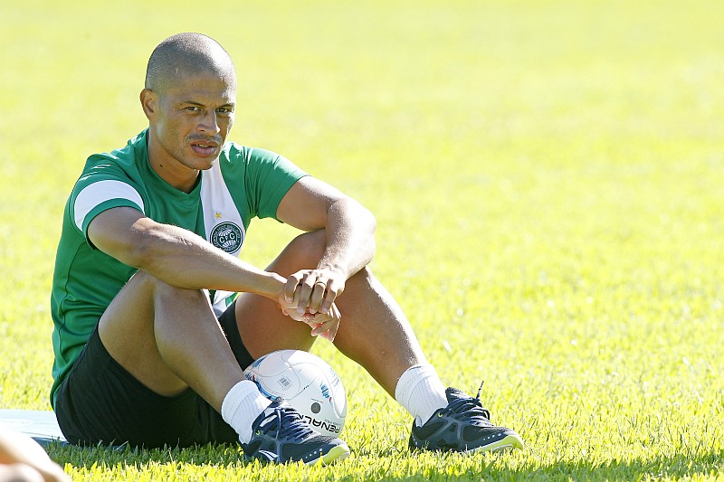 Alex se destacou em um Atletiba quase 19 anos atrás e virou um ícone do Coritiba | Antônio More / Gazeta do Povo