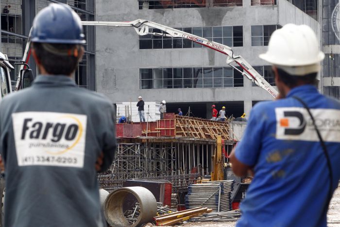 Arena nesta sexta-feira: segundo o engenheiro responsável pela obra, ausência de operários por causa da greve do transporte público empurrou etapas da obra para a próxima semana | Albari Rosa / Gazeta do Povo