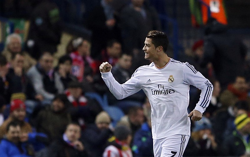 Cristiano Ronaldo comemora um de seus dois gols marcados contra o Atlético de Madrid | Susana Vera / Reuters