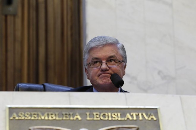 A primeira sessão do ano na Assembleia Legislativa do Paraná foi marcada por protesto contra a criação da Fundação Estadual de Saúde (Funeas), o que desagradou o presidente da Casa, Valdir Rossoni |