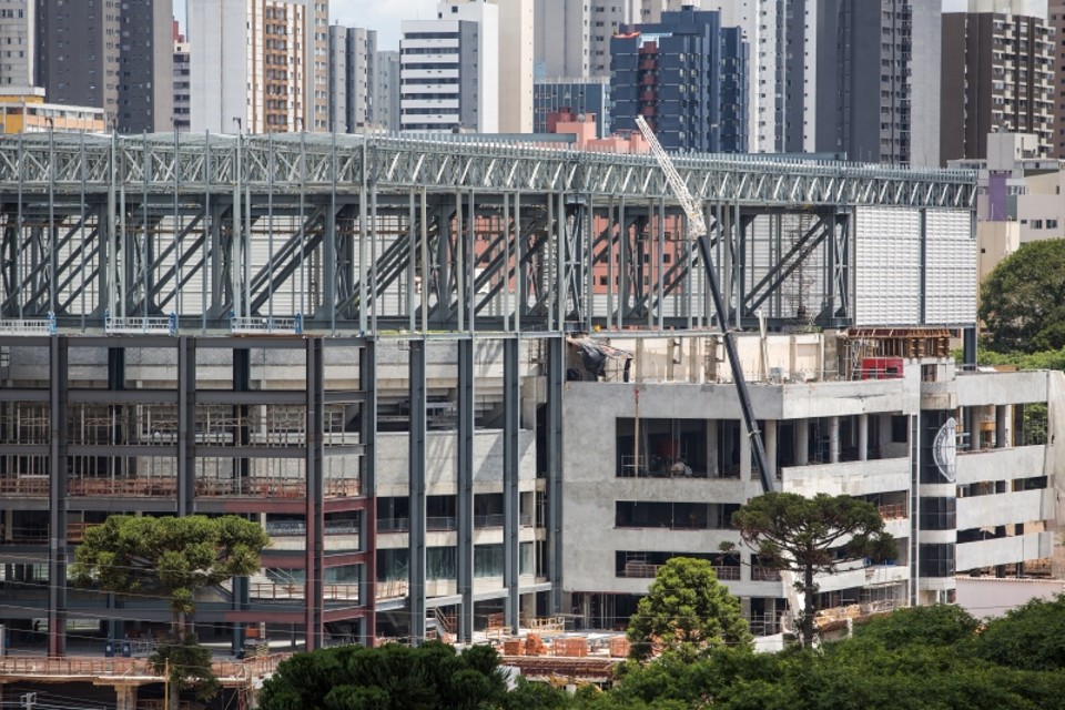 Arena da Baixada passa na primeira avaliação da Fifa, mas o ritmo de obras terá de ser acelerado: estádio pode abrigar um jogo-teste em março | Brunno Covello/Gazeta do Povo