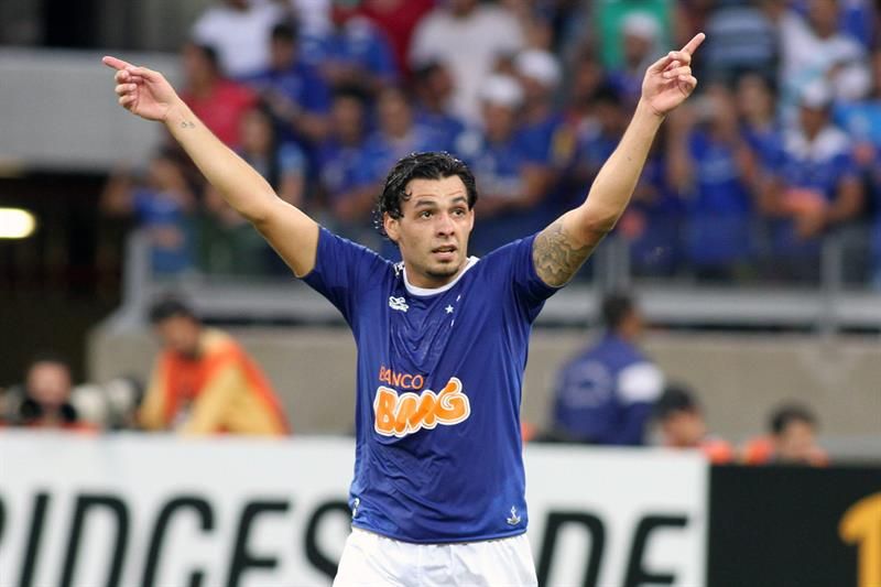 Ricardo Goulart balançou três vezes a rede no Mineirão contra a Universidad de Chile | Paulo Fonseca / EFE